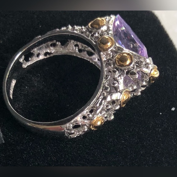 Beautiful Faceted Purple Stone 18KGE Ring - Picture 5 of 11